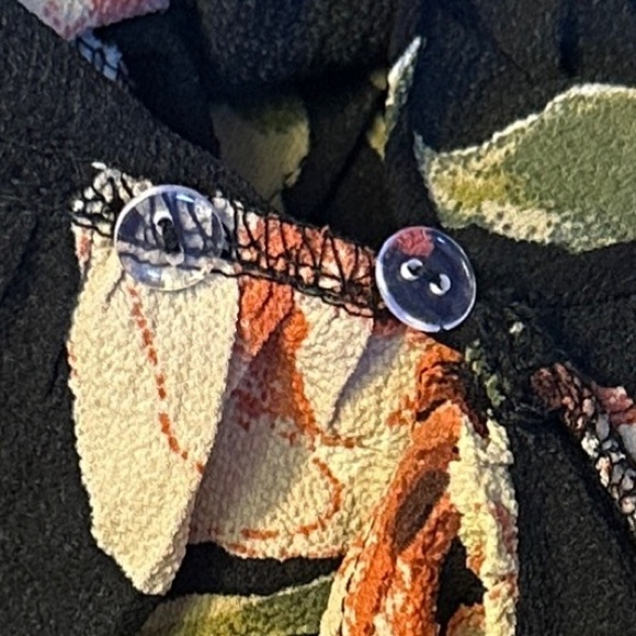 LF Seek The Label Floral Boho Black Ruffled Faux Wrap Crepe Crop Top Size S - Picture 7 of 11